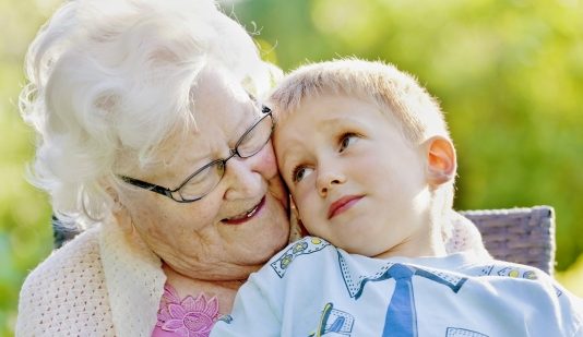 SỬ DỤNG THUỐC CHO NGƯỜI CAO TUỔI VÀ TRẺ NHỎ