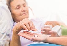 Tác dụng của thuốc đối với người cao tuổi