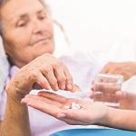 Sử dụng thuốc ở người cao tuổi