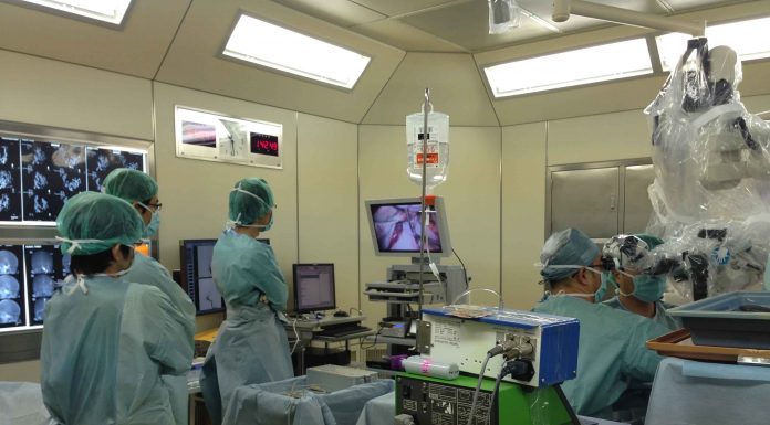 Các phương tiện kỹ thuật khác để cắt tách tổ chức trong phẫu thuật