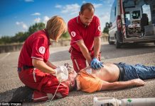 Cấp cứu ngừng tim phổi cơ bản trong điều kiện không có trang bị