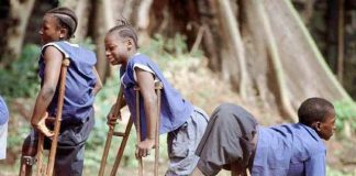 GIẢI ĐÁP THẮC MẮC XUNG QUANH BỆNH BẠI LIỆT Ở TRẺ EM