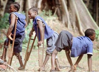 GIẢI ĐÁP THẮC MẮC XUNG QUANH BỆNH BẠI LIỆT Ở TRẺ EM